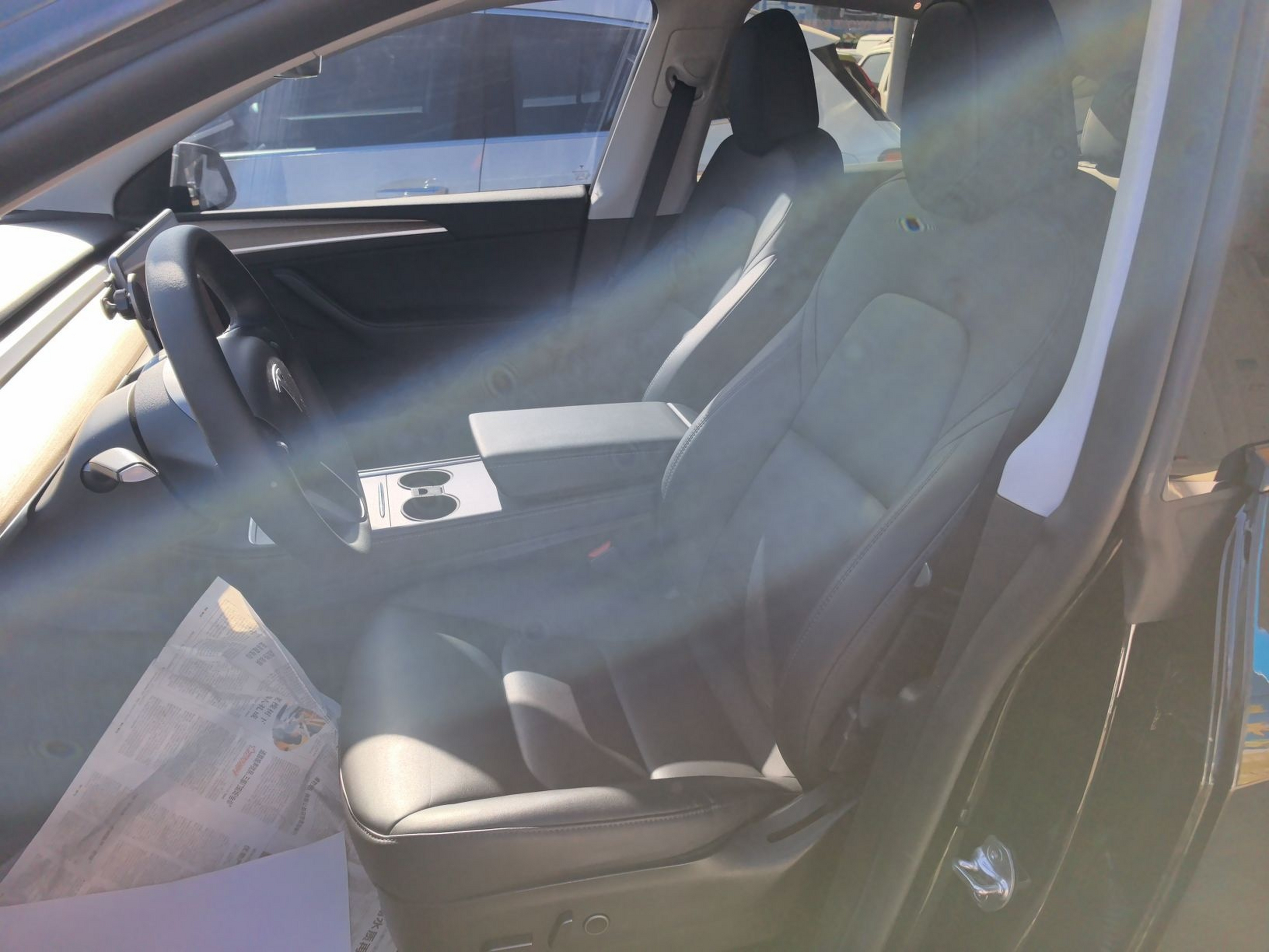 المقاعد الأمامية داخل السيارة