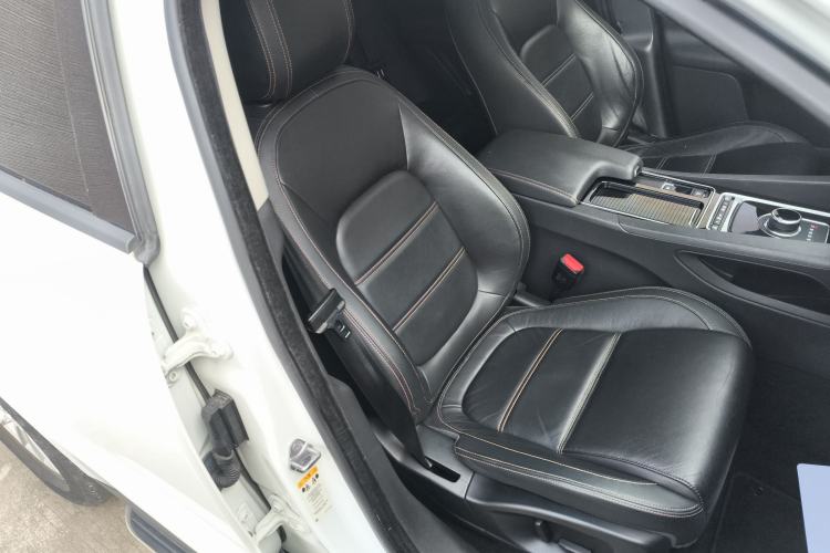 Used Jaguar F-PACE 2018 2.0T Two-Wheel Drive Urban Deluxe Edition
