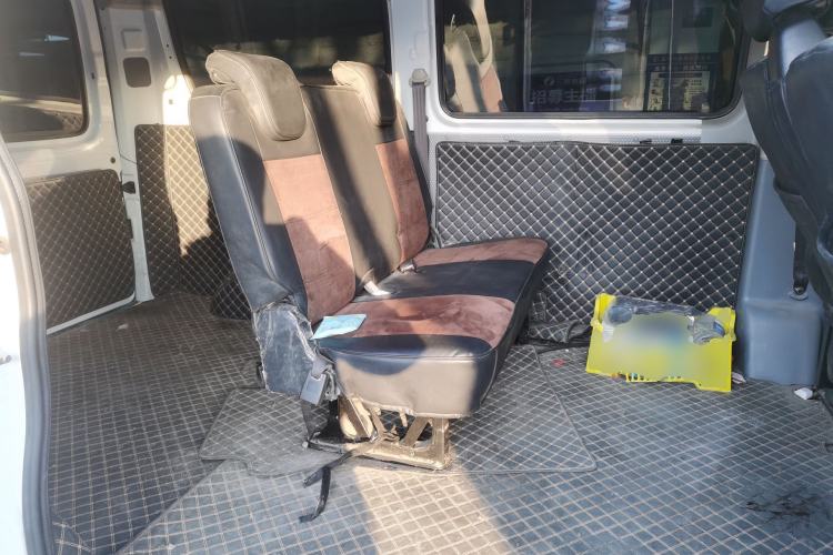 Used SAIC MAXUS Xintu V80 2023 2.0T Manual Classic Aoyuntong Short Wheelbase Mid-Roof 5/6-Seater