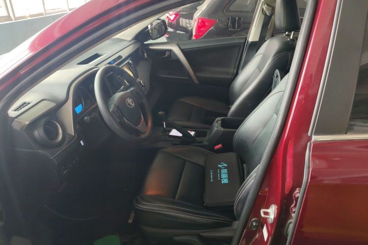 Used Toyota RAV4 2016 2.0L CVT Two-Wheel Drive Fashion Edition China V Standard
