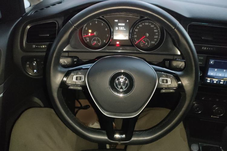 Used Volkswagen Golf 2018 230TSI Automatic Luxury Version
