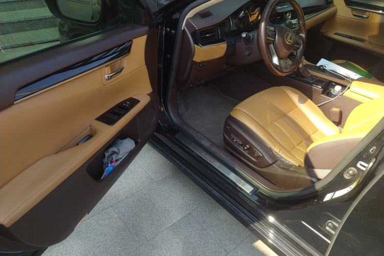 Used Lexus ES 2015 300h Comfort Edition
