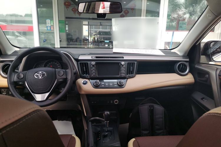 Used Toyota RAV4 2016 2.0L CVT Two-Wheel Drive Fashion Edition China V Standard
