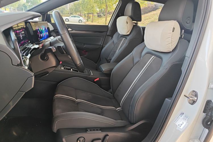 Used Volkswagen Golf 2023 Facelift 280TSI DSG R-Line Lite
