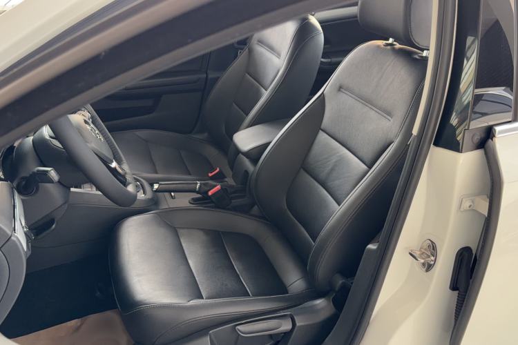 Used Volkswagen Sagitar 2017 180TSI Automatic Luxury Edition
