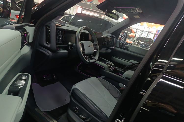 Used  Leopard 5 2023 Navigator Edition
