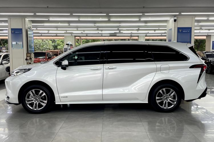 Used Toyota Sienna 2023 2.5L Hybrid Comfort Edition