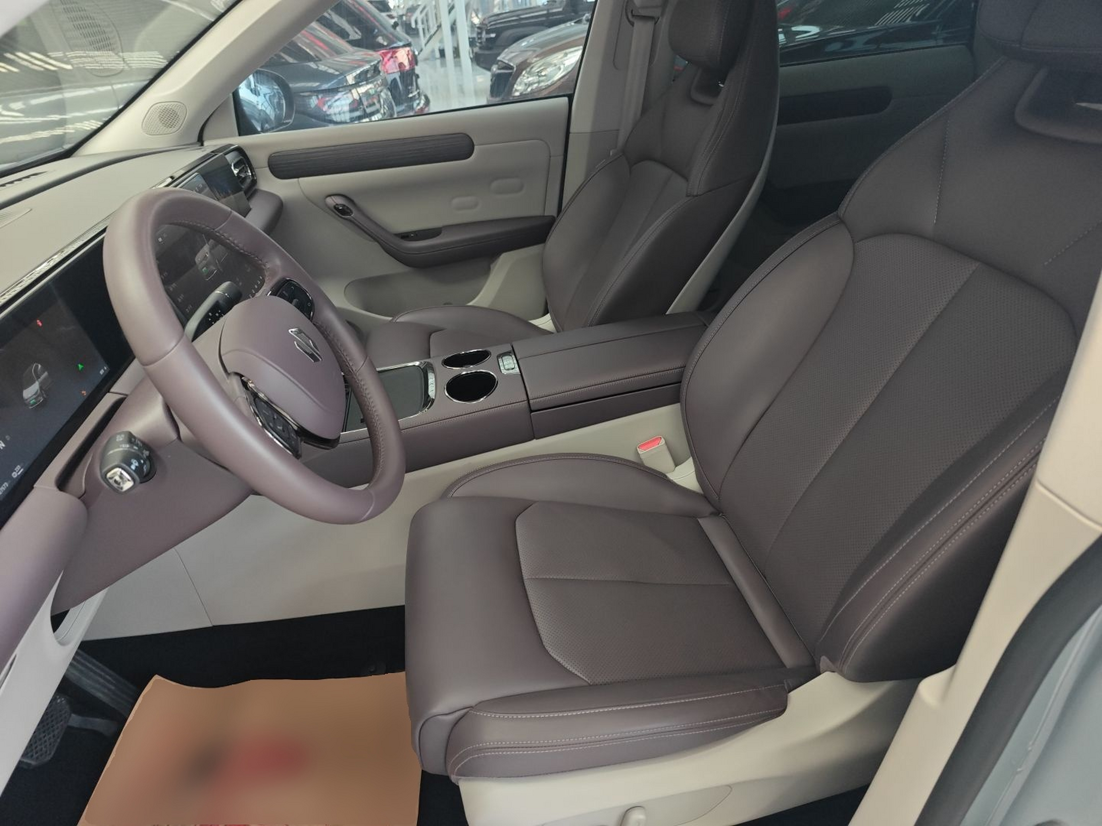 Переднее сиденье в автомобиле