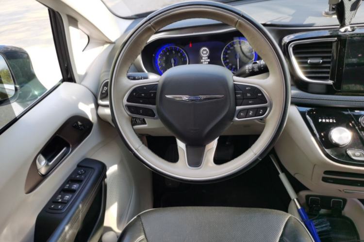 Used Chrysler Grand Voyager 2017 3.6L Premium Edition
