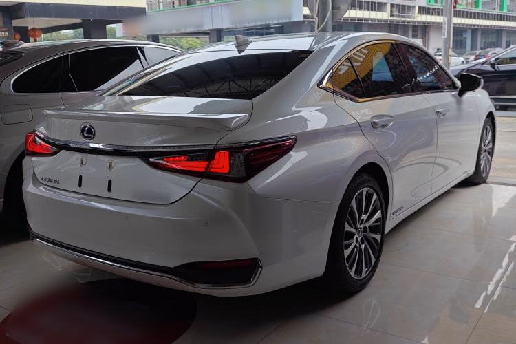 Used Lexus ES 2020 300h Premium Edition