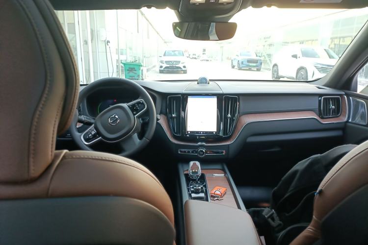 Used Volvo XC60 New Energy 2025 Plug-in Hybrid Long-Range All-Wheel Drive Smart Luxury Edition