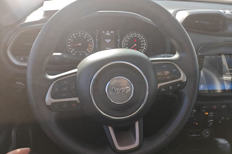 Used  Renegade 2018 Connected Large Screen Version 180T Automatic High-Energy Edition
