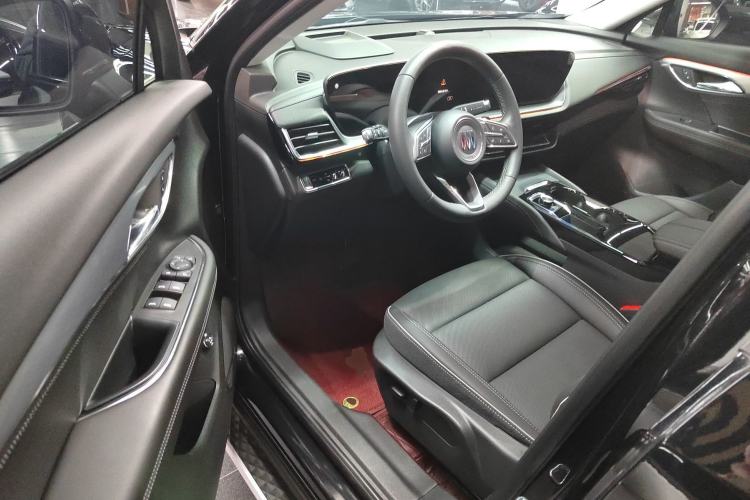 Used Buick Envision 2025 Encore Plus 28T Two-Wheel-Drive Platinum Edition
