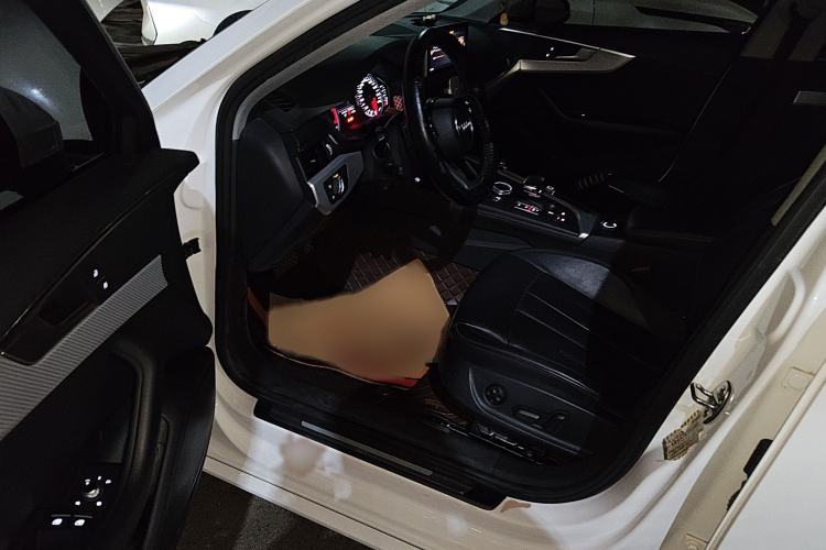 Used Audi A4L 2017 40 TFSI Ambition Edition
