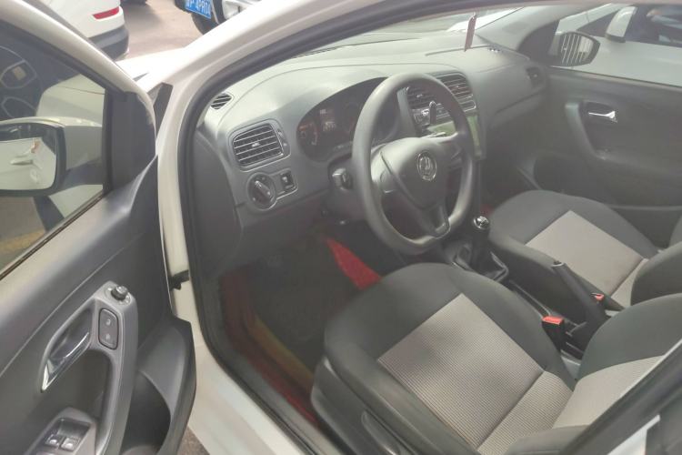 Used Volkswagen Polo 2016 1.4L Manual Fashion Model
