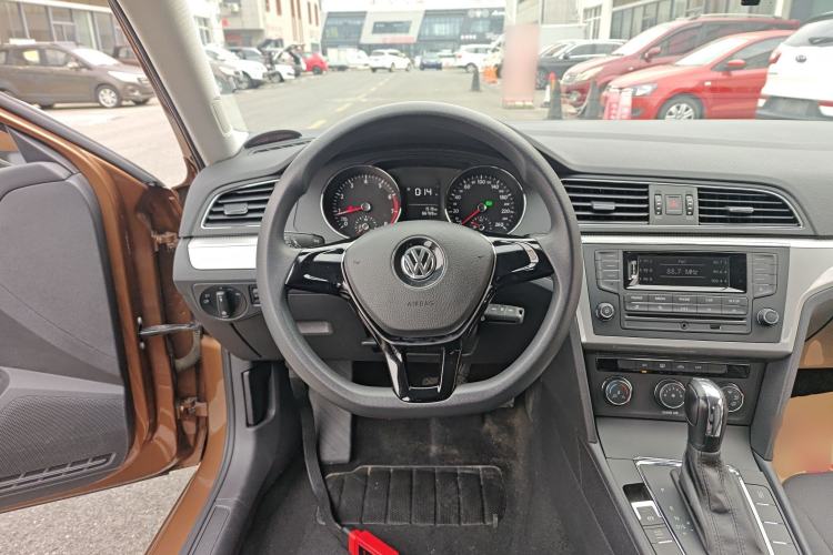 Used Volkswagen Lamando 2015 230TSI DSG Fashion Edition
