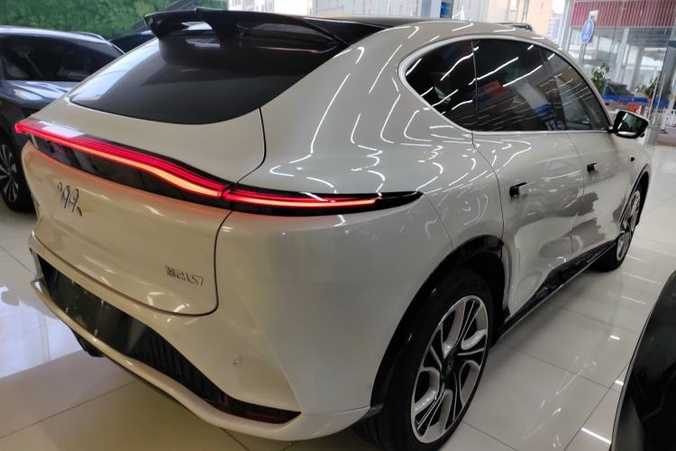 Used  LS7 2023 100kWh Pro All-Wheel-Drive Version