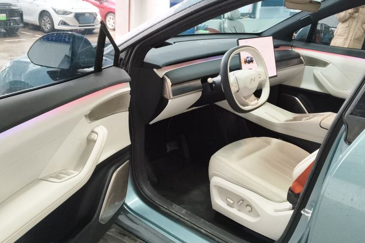 Used ONVO L60 2024 60 kWh Rear-Drive Version