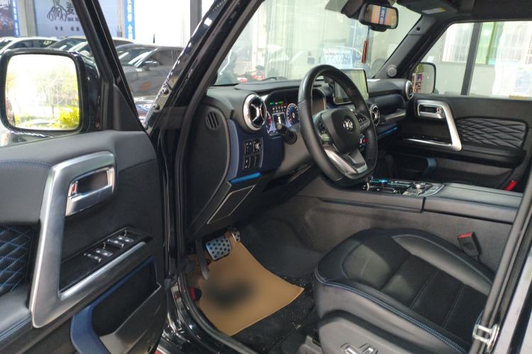 Used  BJ40 2018 PLUS 2.3T Automatic Four-Wheel Drive Flagship Version China V Emission Standard
