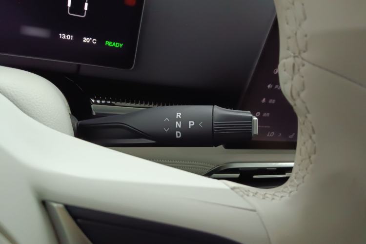 Used VOYAH Dream 2025 PHEV Four-Wheel-Drive Flagship Kunpeng Edition
