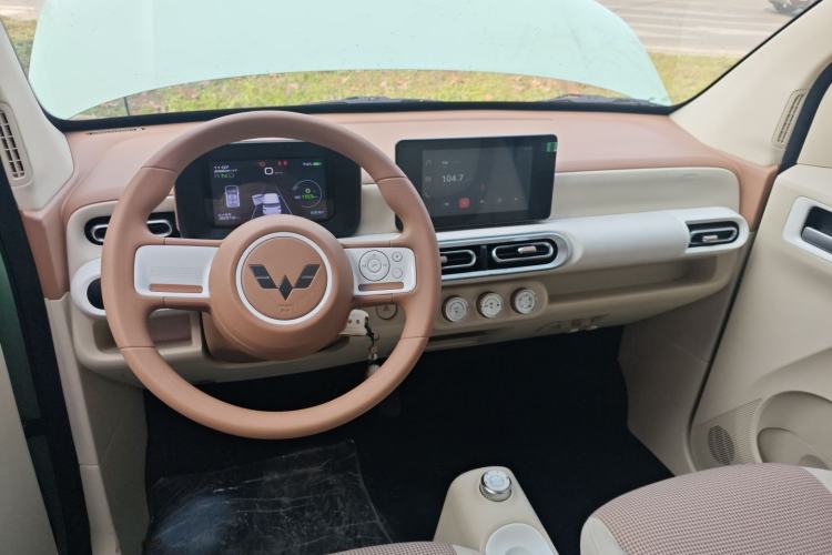 Used Wuling Hongguang MINIEV 2024 3rd Generation 215km Advanced Version
