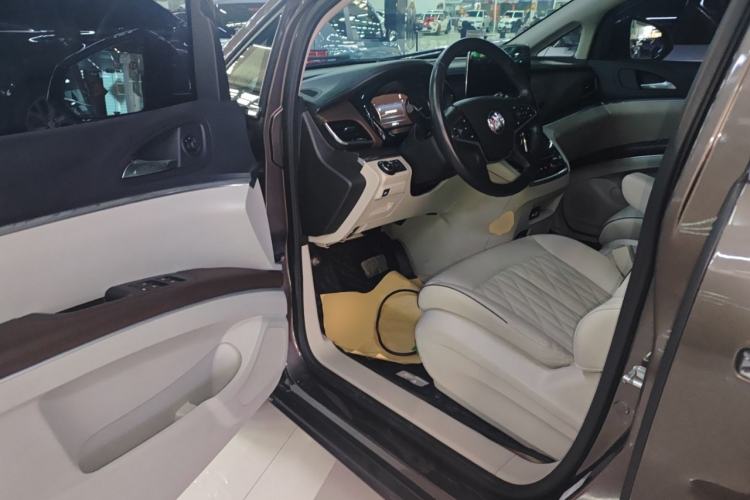 Used Buick GL8 2021 Land Cruiser Executive Class 652T Luxury Model