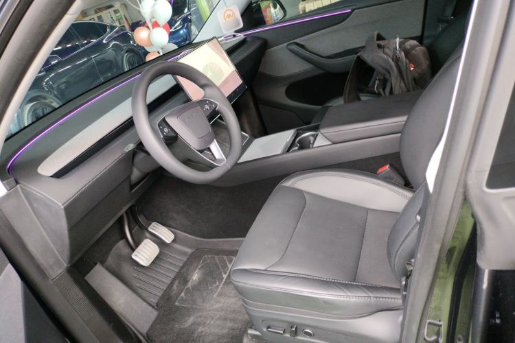 Used Tesla Model Y 2025 Rear-Wheel-Drive Version
