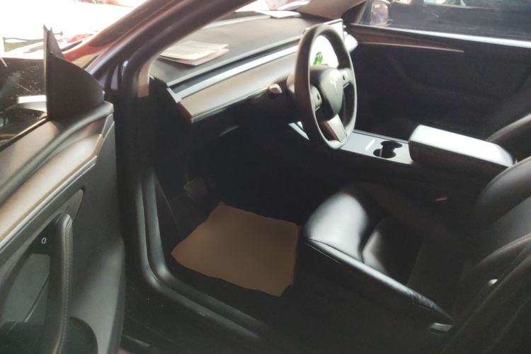 Used Tesla Model Y 2021 Long-Range All-Wheel-Drive Version
