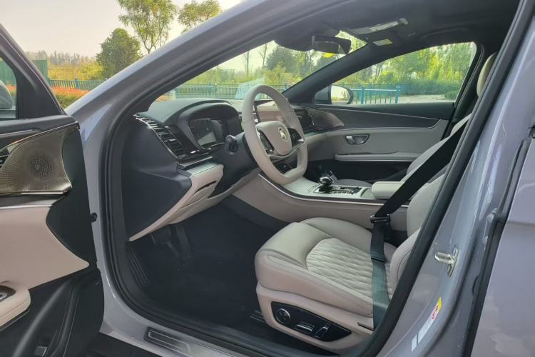 Used BYD Han 2025 DM-i Intelligent Driving Edition 125KM LiDAR Flagship Model
