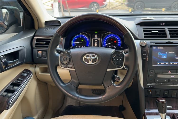Used Toyota Camry 2015 Dual-Engine 2.5 HG Luxury Navigation Edition
