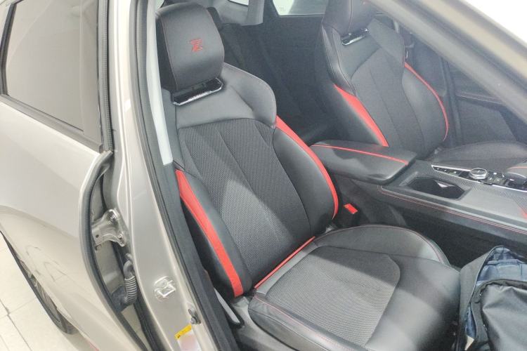 Used Oshan Z6 2022 Blue Whale 1.5T DCT Luxury Model