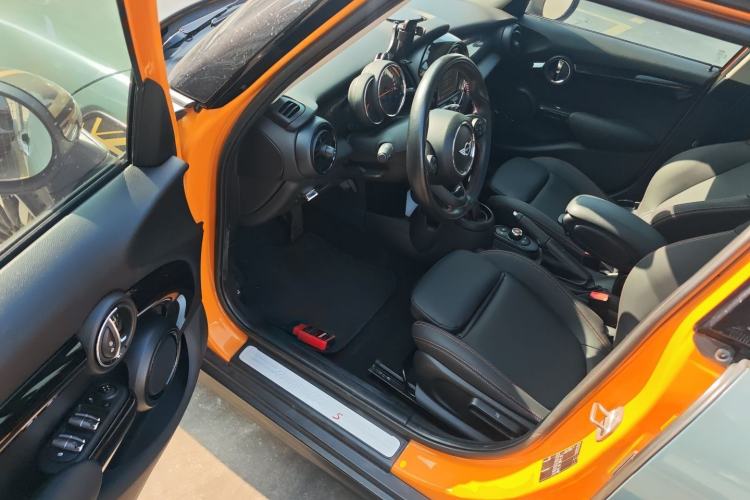 Used  MINI 2016 2.0T COOPER S Five-Door Edition
