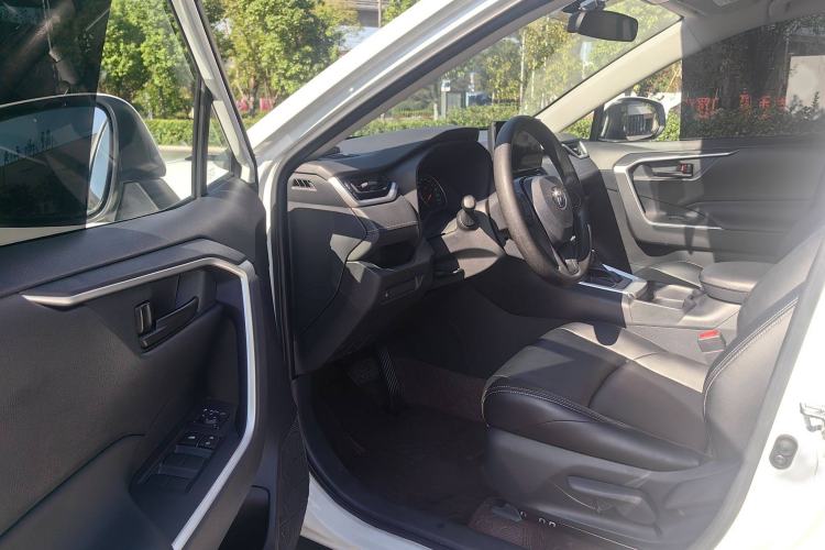 Used Toyota Wildlander 2023 2.0L CVT Two-Wheel Drive Leading Edition
