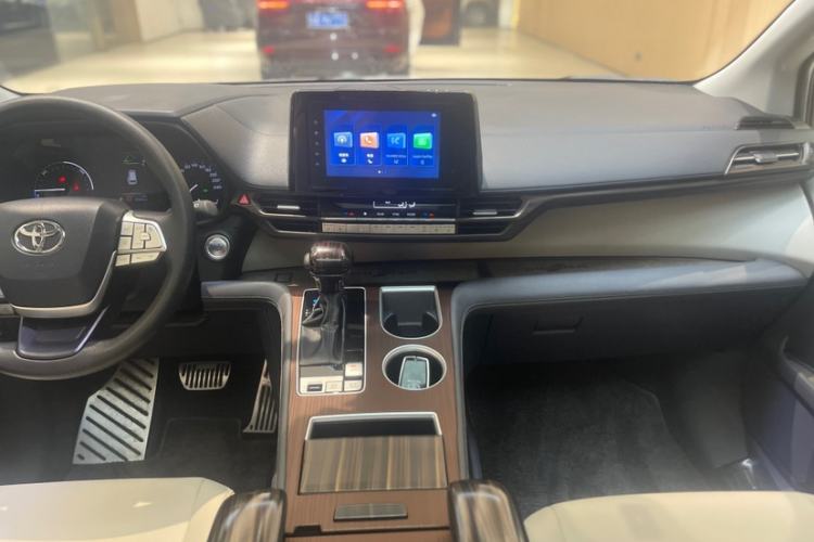 Used Toyota Sienna 2023 2.5L Hybrid Comfort Edition
