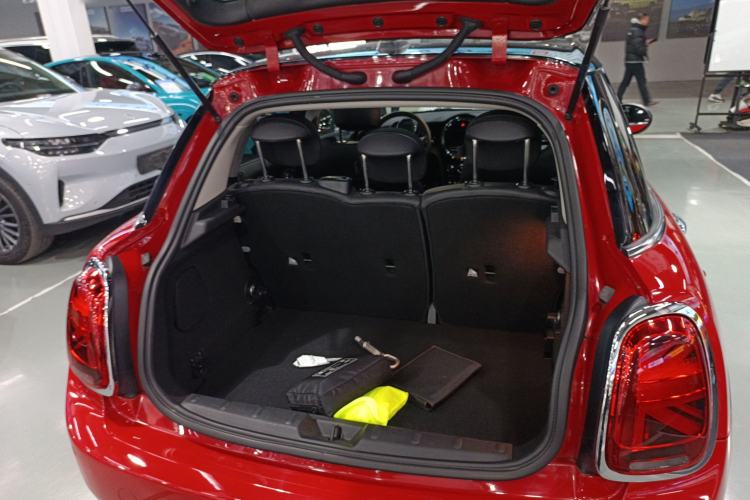 Used  MINI 2018 1.5T COOPER Artist Five-Door Edition
