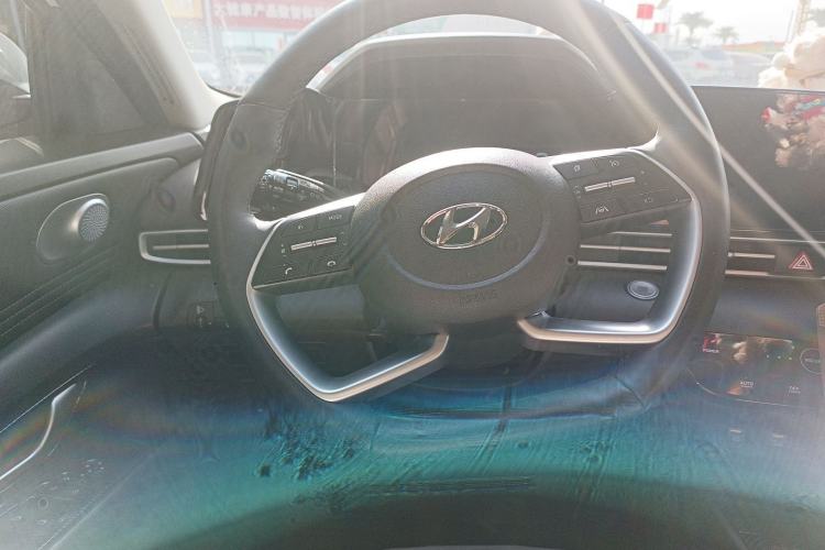 Used Hyundai Elantra 2022 1.5L CVT LUX Prestige Edition
