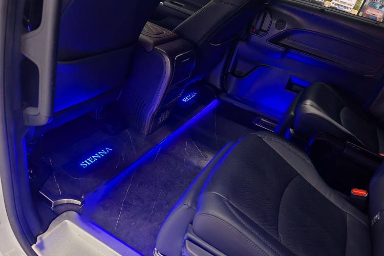 Used Toyota Sienna 2021 2.5L Hybrid Premium Edition
