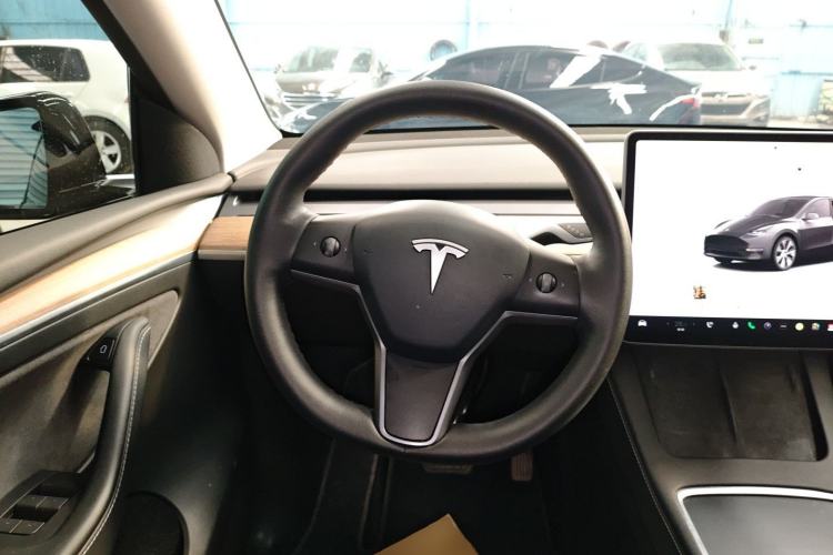 Used Tesla Model Y 2022 Long-Range All-Wheel-Drive Version
