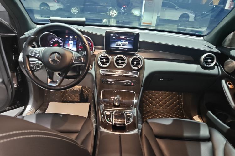 Used Mercedes-Benz GLC 2019 Facelift GLC 260 L 4MATIC Luxury Model
