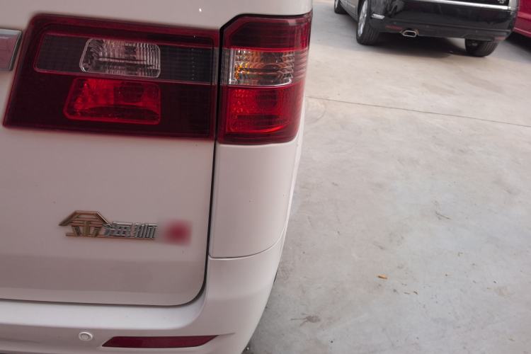 Used Jinbei Gold Hiace M Classic 2022 1.5L Travel Lion Passenger Van 7 Seats
