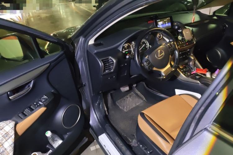 Used Lexus NX 2015 300h Front-Drive Fēngshàng Edition
