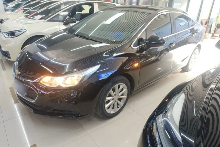 Used Chevrolet Cruze 2018 320 Automatic Pioneer Sunroof Edition
