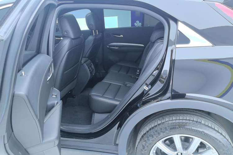 Used Cadillac XT4 2021 28T Two-Wheel Drive Leading Version
