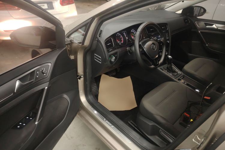 Used Volkswagen Golf 2017 1.6L Automatic Comfort Million-Vehicle Anniversary Edition
