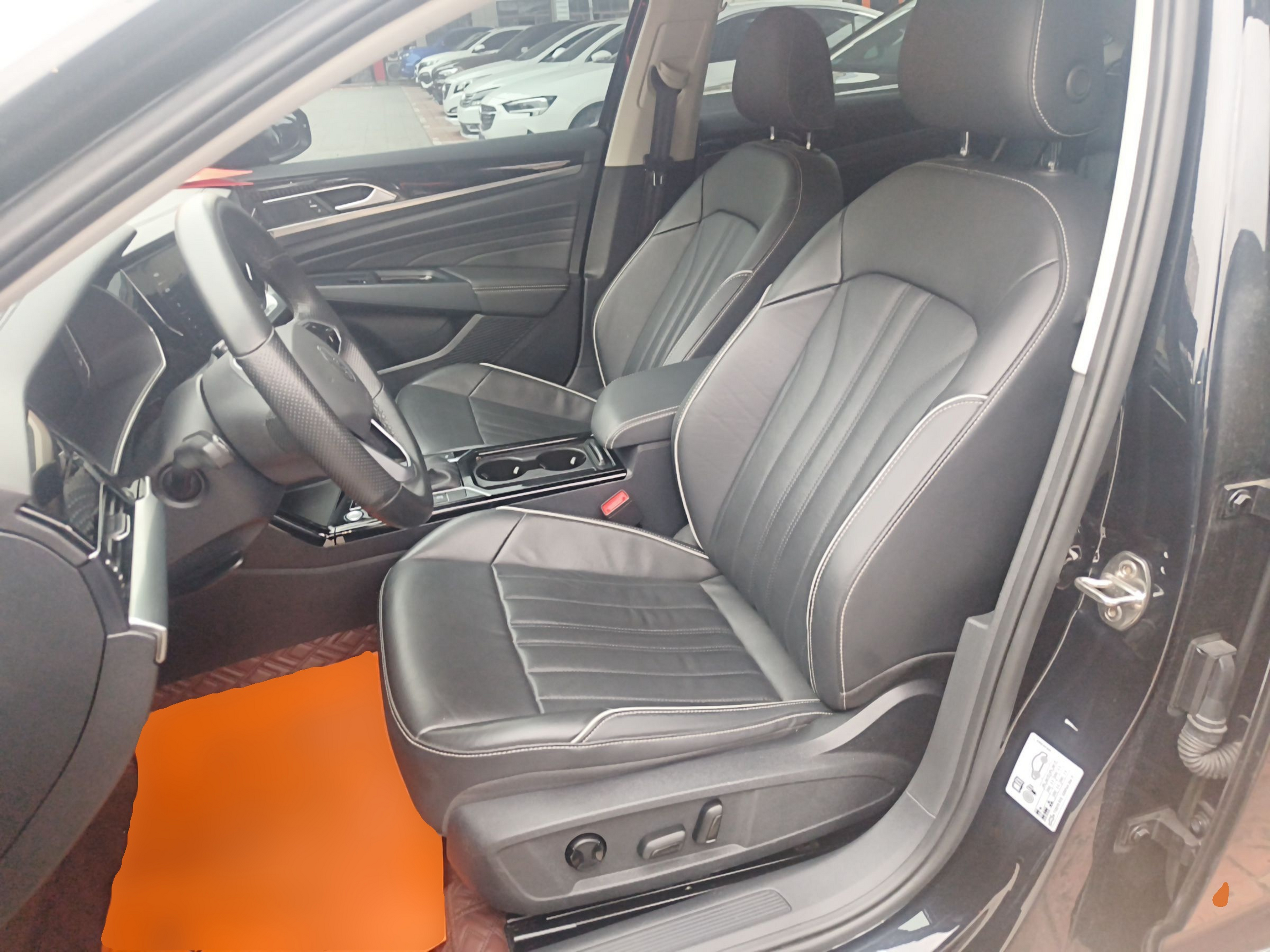 Переднее сиденье в автомобиле