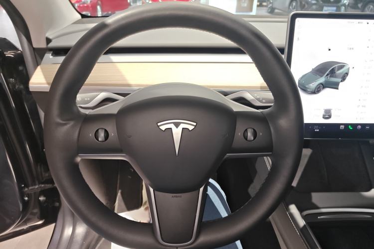Used Tesla Model Y 2023 Long-Range All-Wheel-Drive Version
