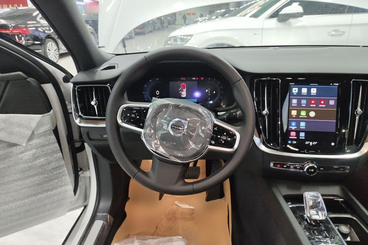 Used Volvo S60 2025 B4 Zhiyuan Luxury Edition