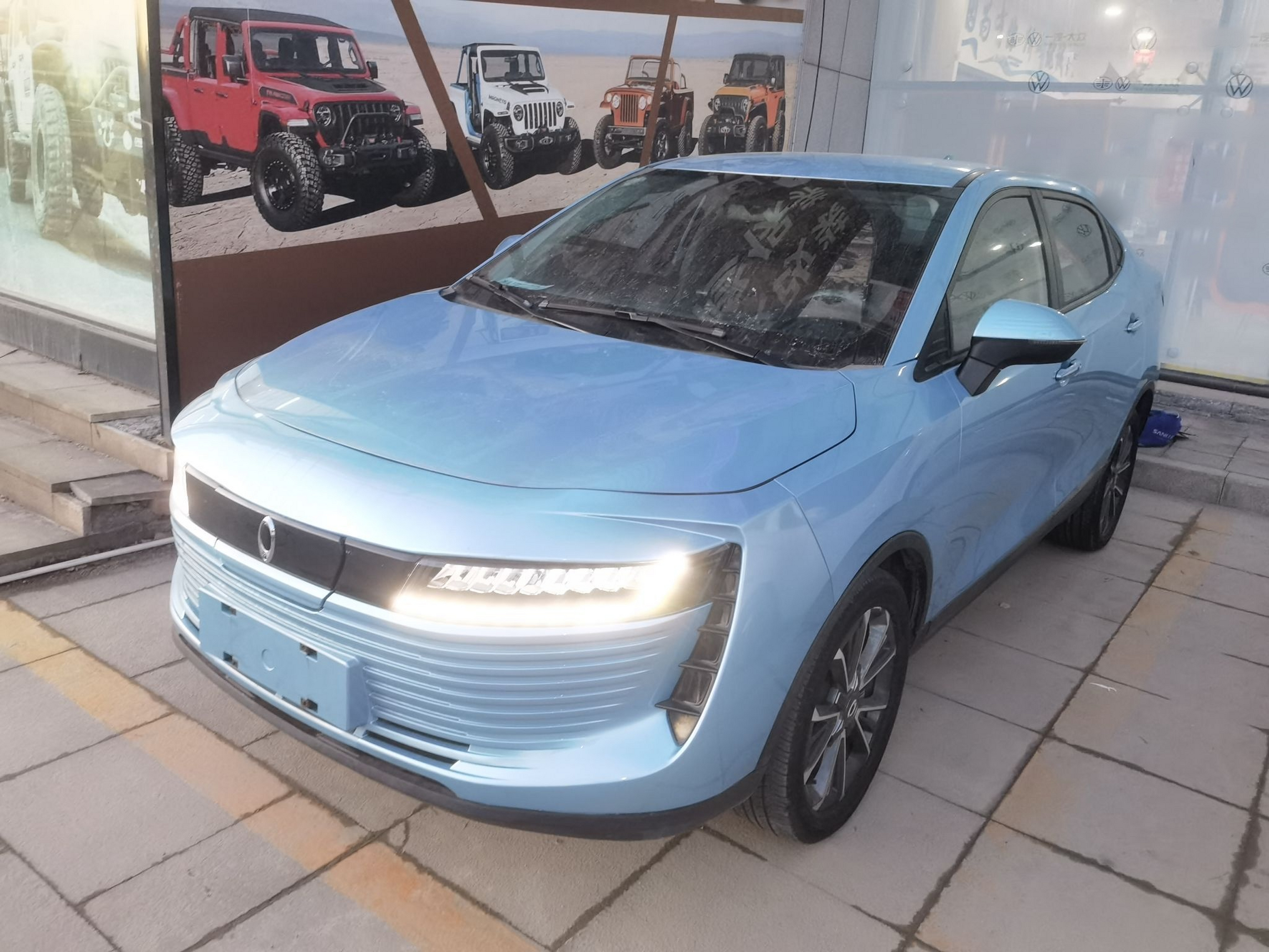 Под передней частью автомобиля