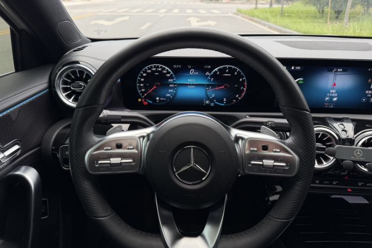 Used Mercedes-Benz A-Class 2022 Revised Version A 200 L Sport Sedan Fashionable Style
