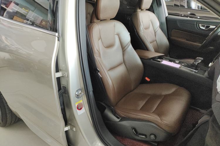 Used Volvo XC60 2019 T5 4x4 Smart Edition China V Standard
